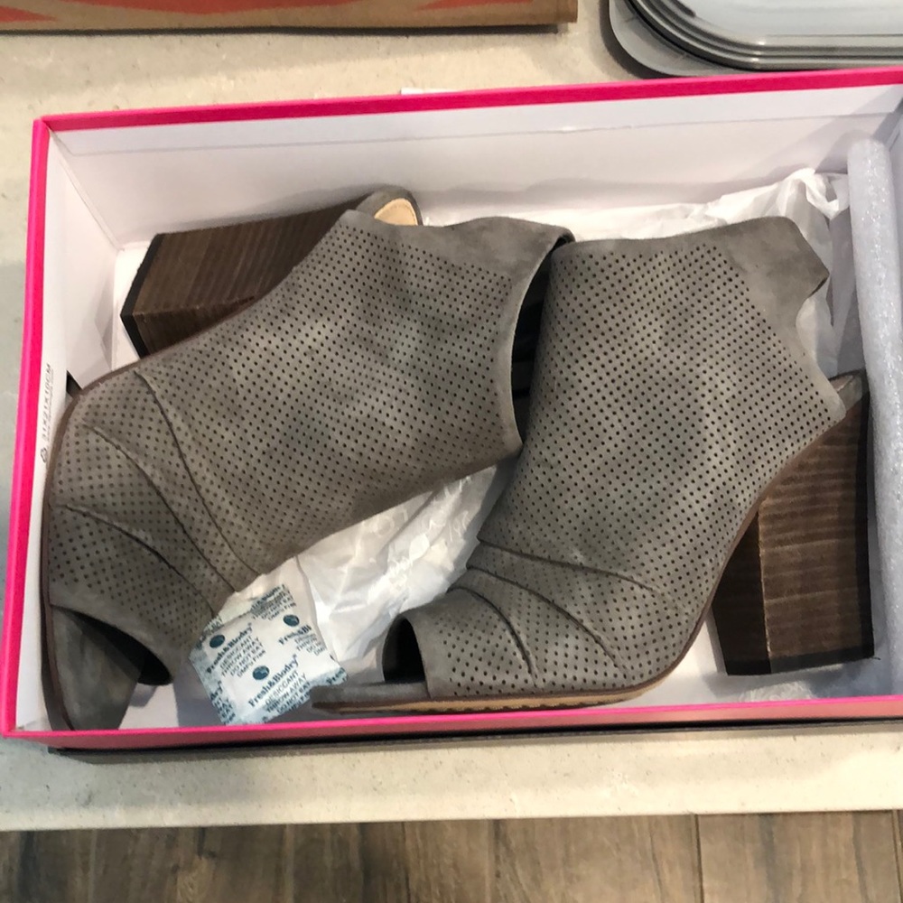 Vince Camuto heels